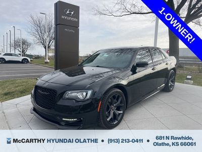 2022 Chrysler 300 - Photo 1