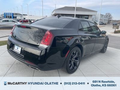 2022 Chrysler 300 - Photo 17