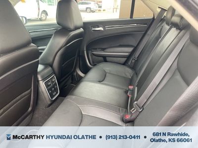 2022 Chrysler 300 - Photo 5