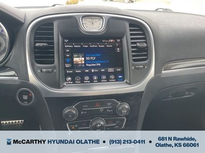 2022 Chrysler 300 - Photo 9