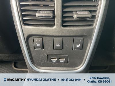 2022 Chrysler 300 - Photo 24