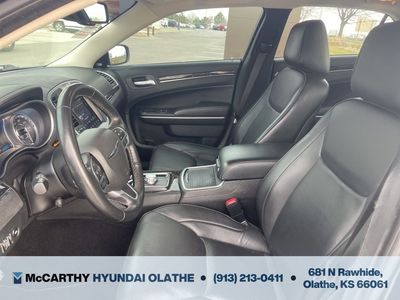 2022 Chrysler 300 - Photo 4