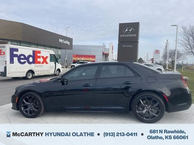 2022 Chrysler 300 - Photo 14