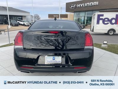 2022 Chrysler 300 - Photo 16