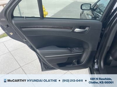 2022 Chrysler 300 - Photo 25