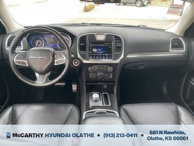 2022 Chrysler 300 - Photo 3