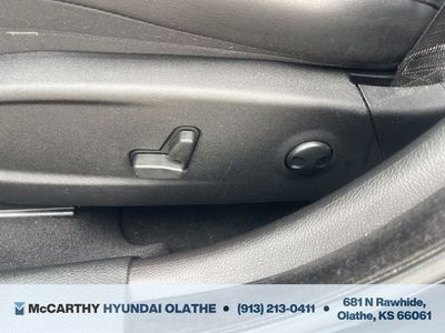 2022 Chrysler 300 - Photo 26
