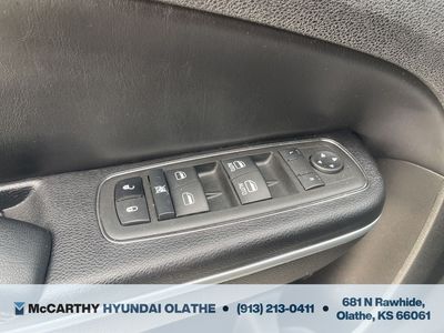 2022 Chrysler 300 - Photo 35