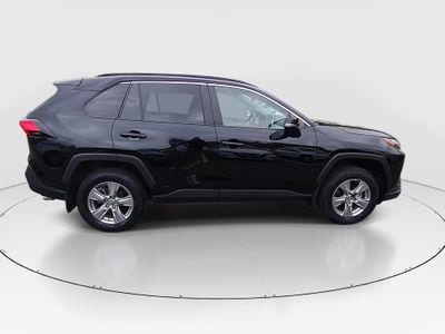 2025 Toyota RAV4 - Photo 8