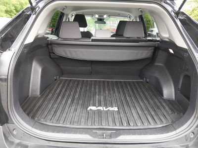 2025 Toyota RAV4 - Photo 11