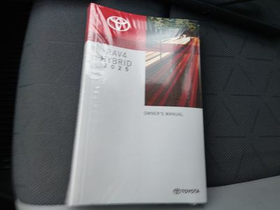 2025 Toyota RAV4 - Photo 16