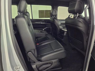 2022 Jeep Wagoneer — photo 31 view