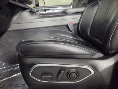 2022 Jeep Wagoneer — photo 13 view