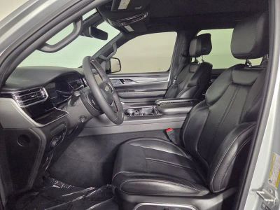 2022 Jeep Wagoneer — photo 12 view