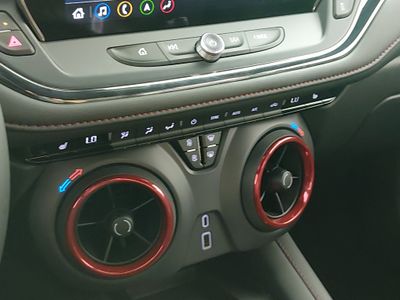 2025 Chevrolet Blazer - Photo 18