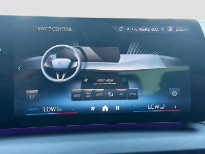 2026 BMW 2 Series — photo 32 view