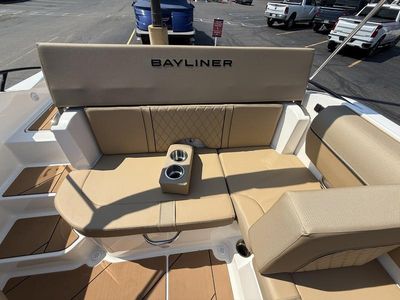 2025 Bayliner D20i - Photo 9