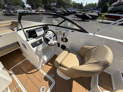 2025 Bayliner D20i - Photo 10