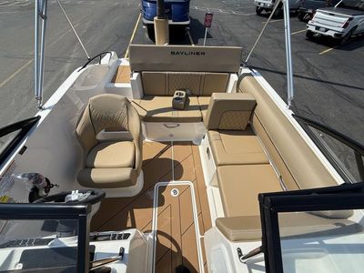 2025 Bayliner D20i - Photo 7