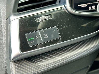 2024 Audi RS Q8 — photo 10 view