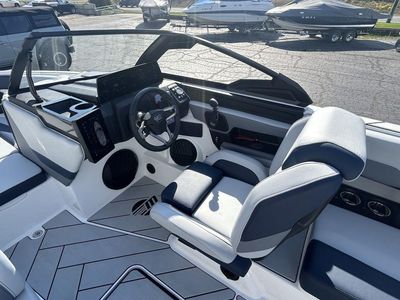 2025 Malibu Boats 22 LSV - Photo 12