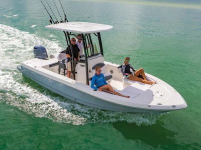 2023 Robalo 226 Cayman — front three-quarter view