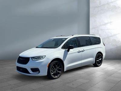 2025 Chrysler Pacifica — front three-quarter view
