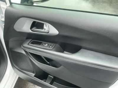 2025 Chrysler Pacifica — photo 21 view