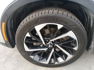 2024 Mitsubishi Outlander - Photo 10