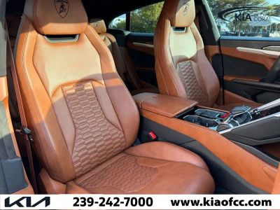 2021 Lamborghini Urus — photo 12 view