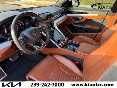 2021 Lamborghini Urus — photo 11 view