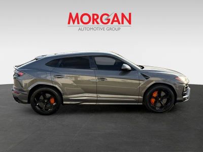 2021 Lamborghini Urus — photo 8 view