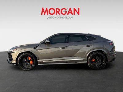 2021 Lamborghini Urus — interior view