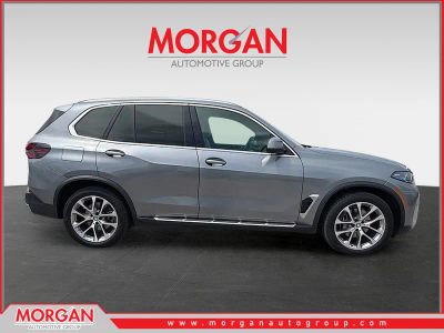 2025 BMW X5 xDrive40i in Gray — front three-quarter view