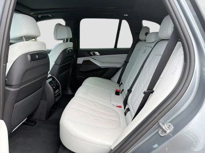 2025 BMW X5 — photo 19 view