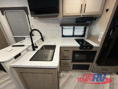 2025 Ember RV E-Series - Photo 16