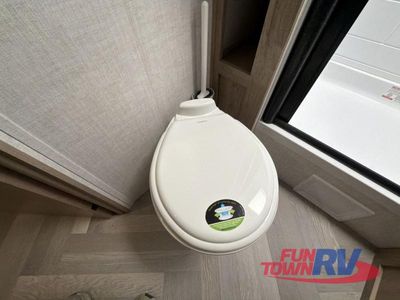 2025 Ember RV E-Series - Photo 31