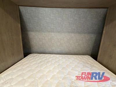 2025 Ember RV E-Series - Photo 38