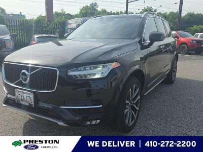 2017 Volvo XC90 Momentum in Onyx Black Metallic — front three-quarter view