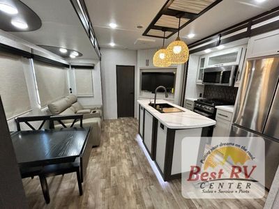 2026 CrossRoads RV Hampton - Photo 10