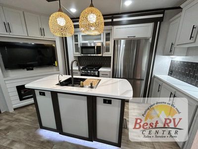 2026 CrossRoads RV Hampton - Photo 15