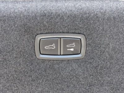 2022 Porsche Taycan — photo 14 view