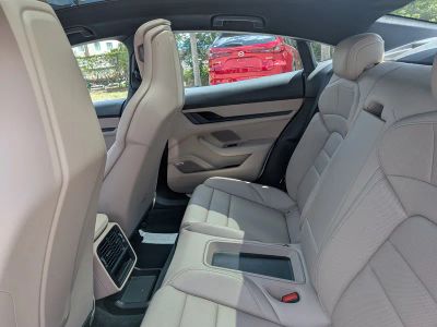 2022 Porsche Taycan — photo 15 view