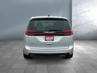 2026 Chrysler Pacifica — detail view