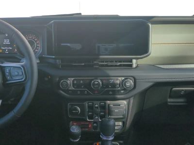 2026 Jeep Gladiator — photo 18 view