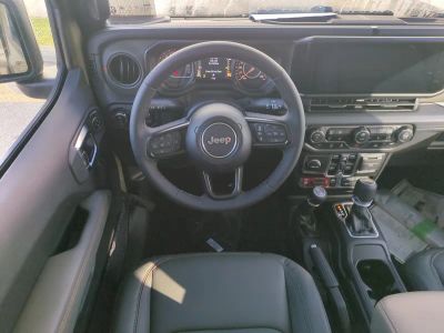 2026 Jeep Gladiator — photo 16 view