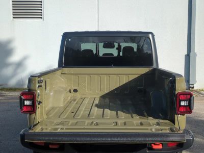 2026 Jeep Gladiator — photo 13 view