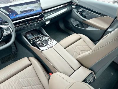 2026 BMW 5 Series — photo 18 view