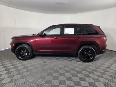 2025 Jeep Grand Cherokee — photo 8 view
