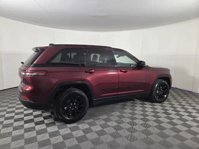 2025 Jeep Grand Cherokee — detail view
